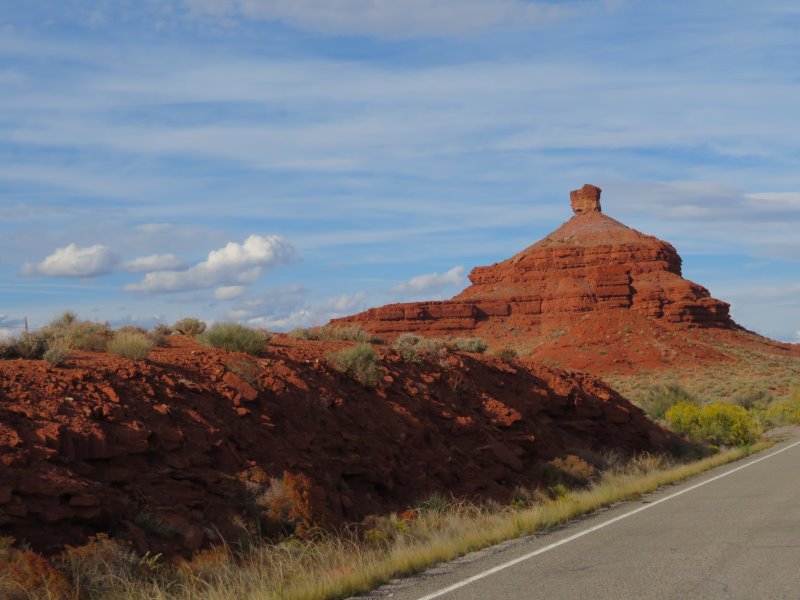 Rock formation between Mexican Hat and Bluff